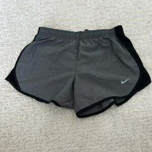 Nike Girls' Dry Tempo Running Shorts Gray and Black (Medium)
